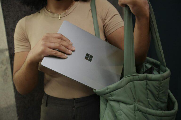 how to mention email address in outlook